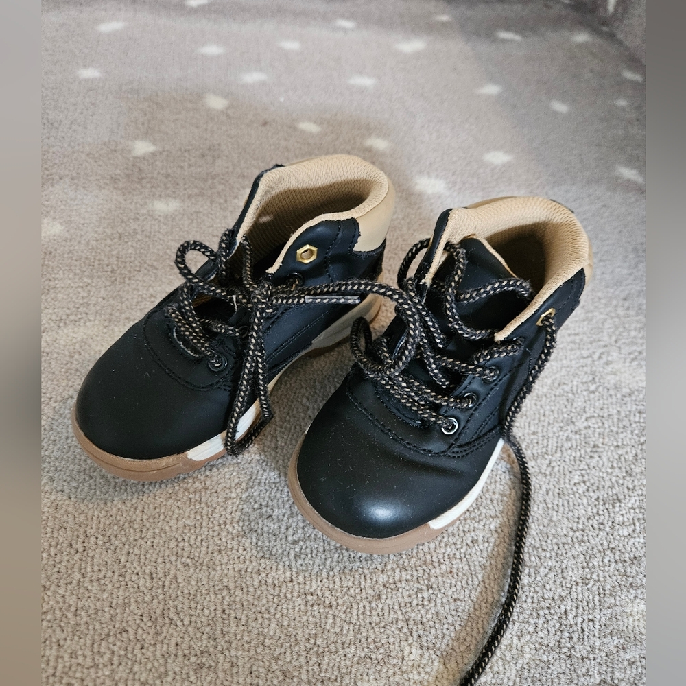 Black and Tan Gap Toddler Size 7 Boots